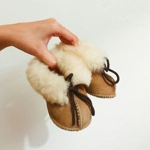 Minnetonka Leather & Sherling Baby Moc Slippers